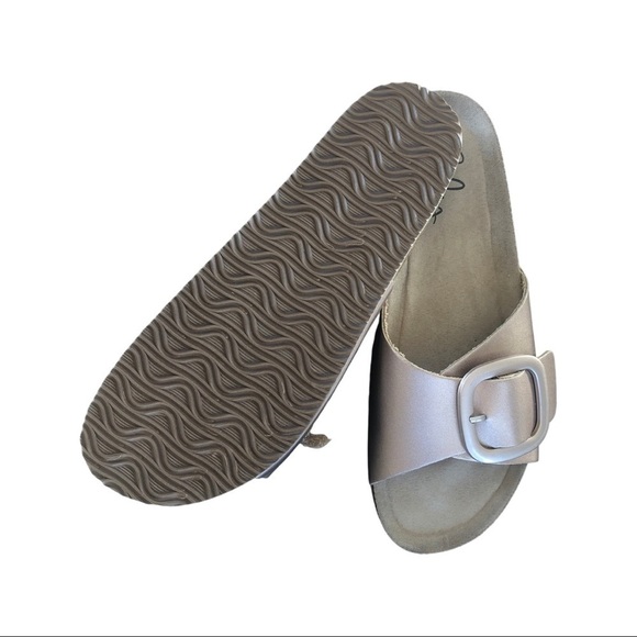 {Celia} Gold slides - Picture 3 of 3